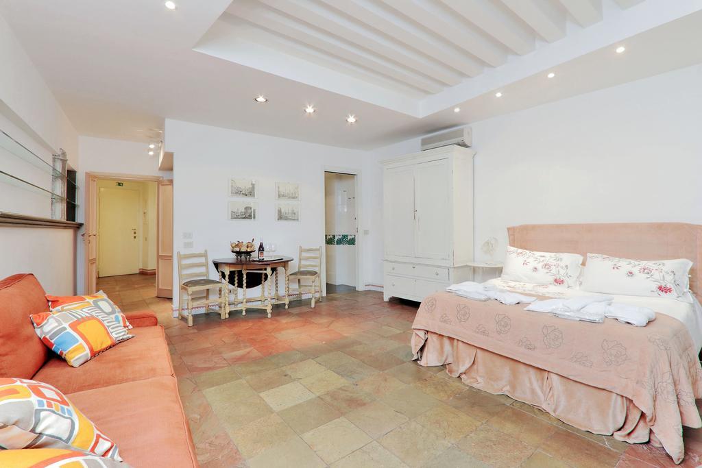 Angel's House * Rome